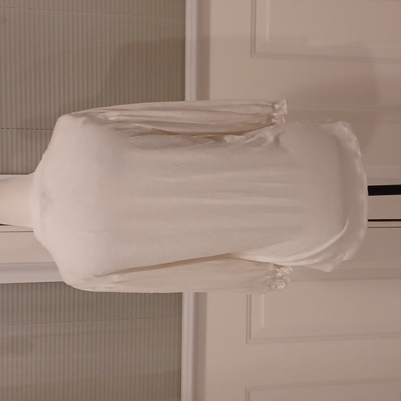 4/$80 White Floral Embroidered Blouse - Size Small - Picture 7 of 9